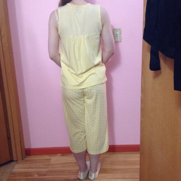 Yellow Polka Dot Jersey Sleeveless Pajamas w. Capri Pants Set - Picture 2 of 2